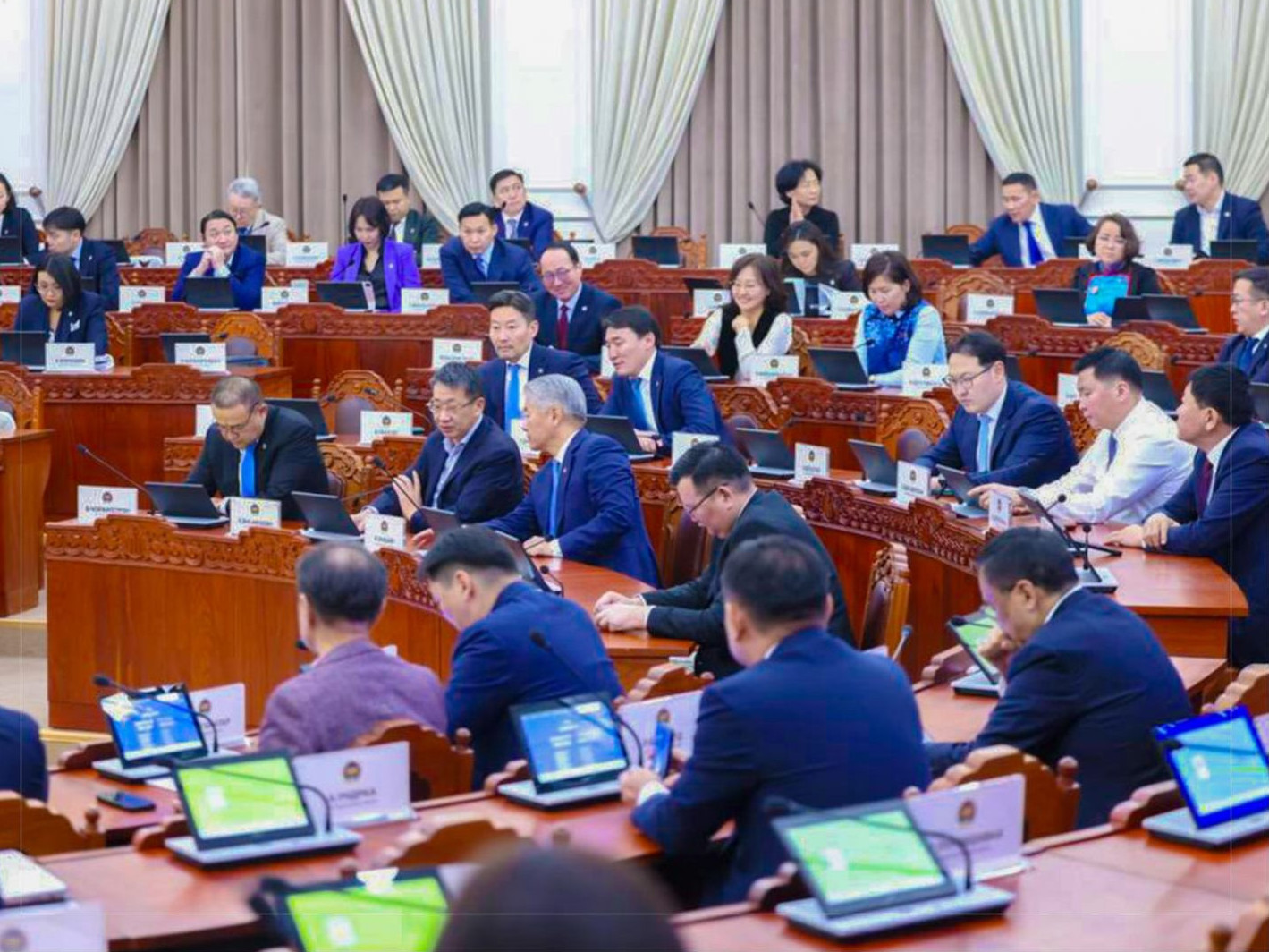 "Гадаад зээллэгийн үр ашгийг нэмэгдүүлэх" тухай хуулийн төслийг эцсийн хэлэлцүүлэгт бэлтгүүлэхээр шилжүүллээ